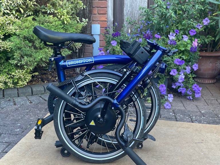 Brompton 2 Speed E-Bike: Completely as new: 147 miles from new