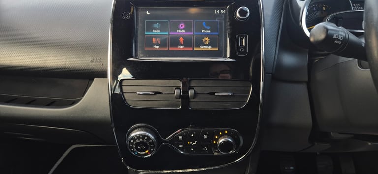 2014 Renault Clio 1.5 dCi 90 Dynamique S MediaNav Energy 5dr HATCHBACK Diesel Manual