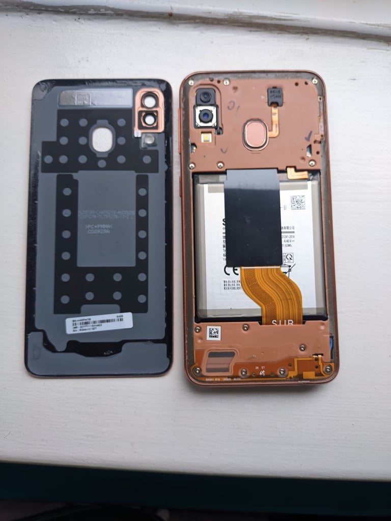 Samsung A40 A405FN/DS Coral Unlocked for PARTS ONLY !!!
