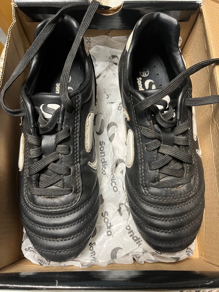 Sondico kids rugby/ football boots size 1