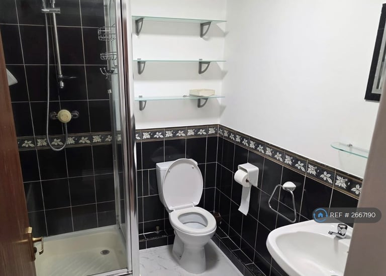 2 bedroom flat in Somerset Court, Blackpool, FY1 (2 bed) (#2667190)