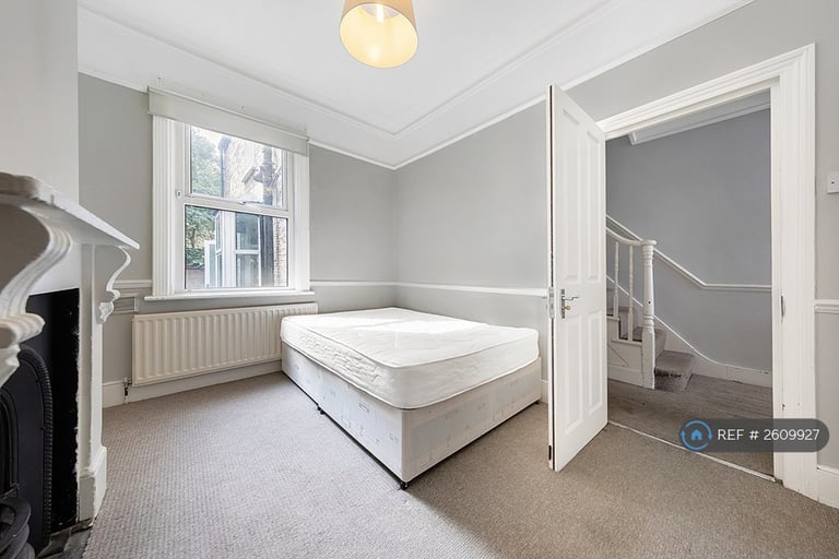 4 bedroom house in Kincaid Road, London, SE15 (4 bed) (#2609927)