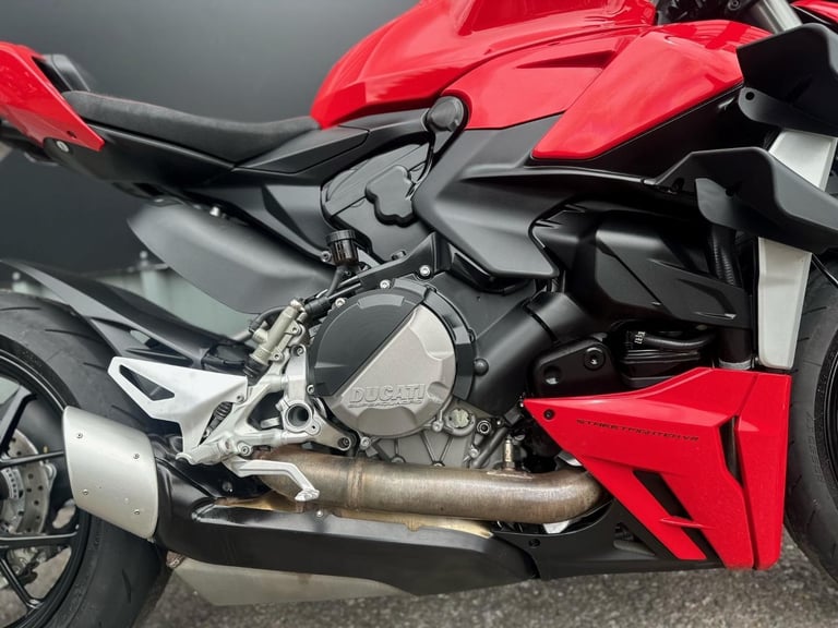 2022/71 Ducati Street Fighter V2 Motorcycle 