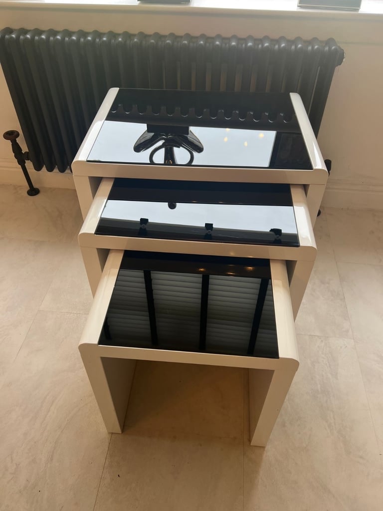 Nest of 3 tables