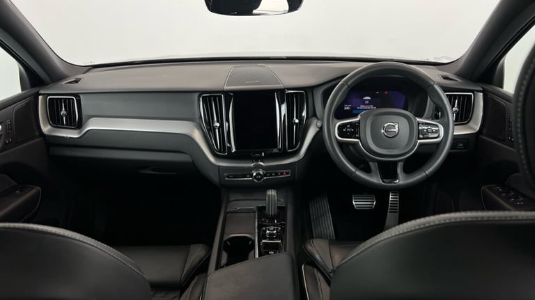 2022 Volvo XC60 2.0 B5P R DESIGN 5dr AWD Geartronic ESTATE PETROL Automatic