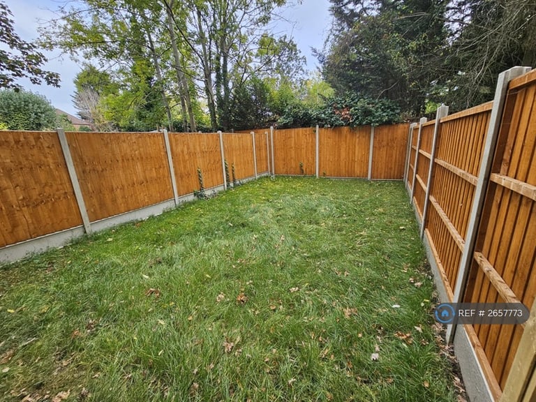3 bedroom flat in Chatsworth Road, London, NW2 (3 bed) (#2657773)