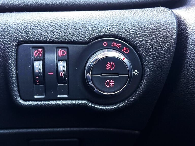 2014 Vauxhall Astra 1.6 SRi Manual 70,000 Miles . 5dr . Good Mileage . CHEAP on Fuel . HATCHBACK ...