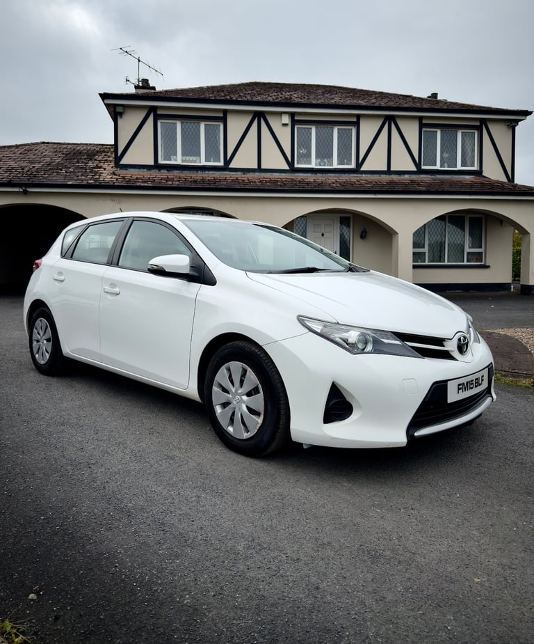 Toyota, AURIS, Hatchback, 2015, Manual, 1364 (cc), 5 doors