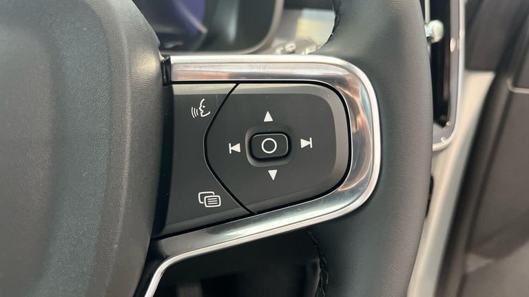 2025 Volvo XC40 Core, B3 Mild hybrid, Petrol ESTATE Petrol/Electric Hybrid Automatic