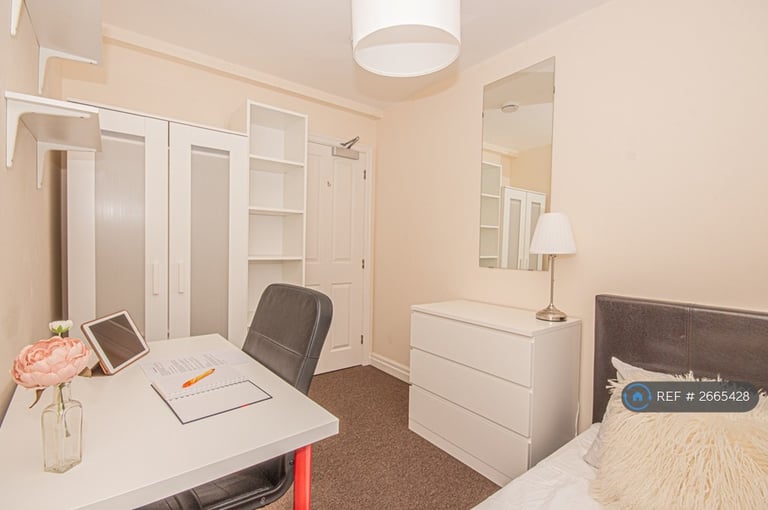 6 bedroom house in Gordon Street, Leamington Spa, CV31 (6 bed) (#2665428)