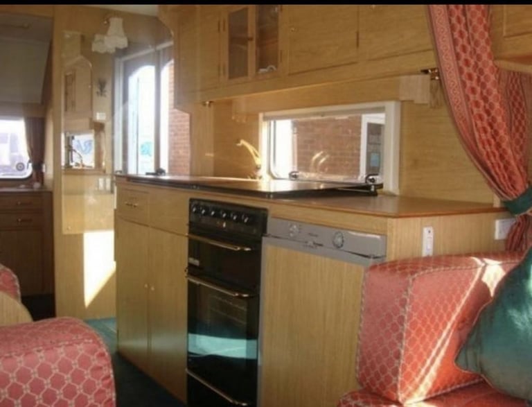 1999 CARLIGHT COMMANDER 184 4 Berth Twin Axle