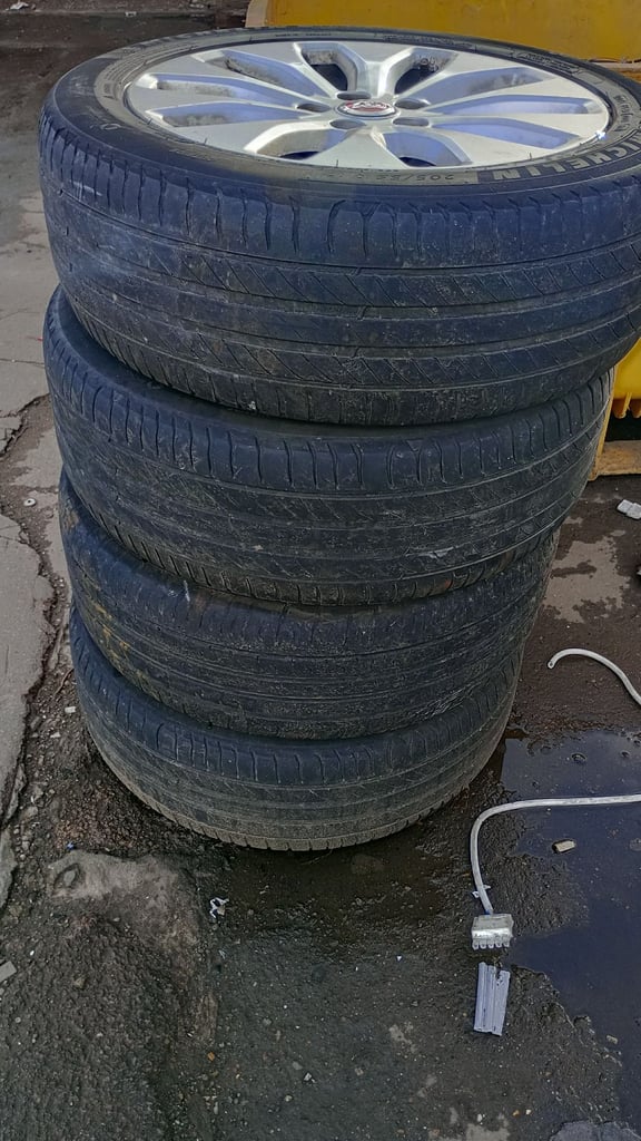 205 55 17 ford /jaguar/connect/alloys 