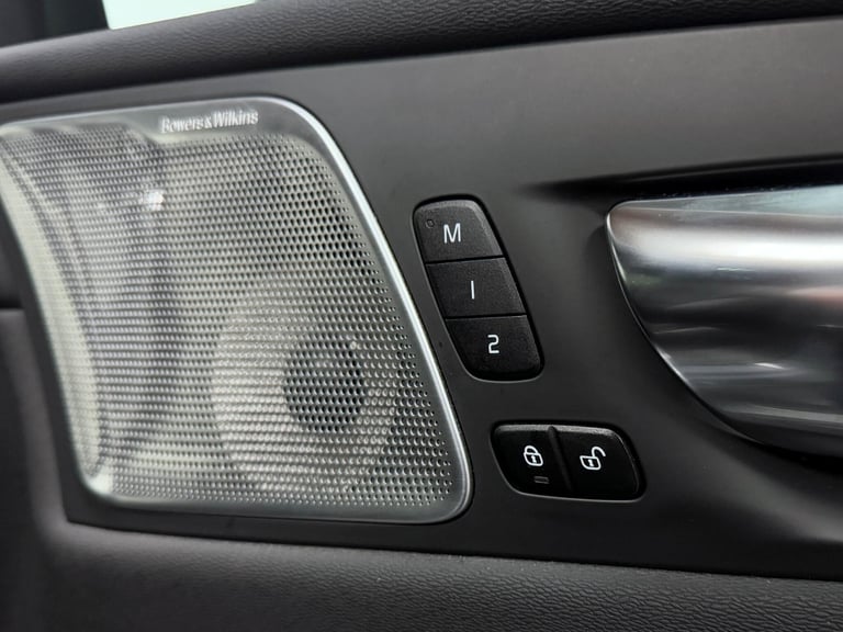 2021 Volvo XC60 R-Design Pro T8 AWD (390 hp) Auto ESTATE Petrol/Electric Hybrid Automatic