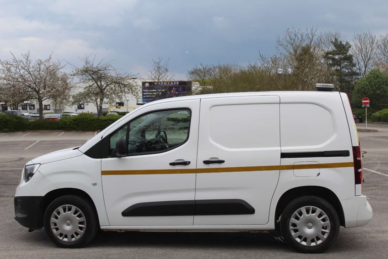 2020 Vauxhall Combo 2300 1.5 Turbo D 100ps H1 Sportive Van PANEL VAN DIESEL Manual