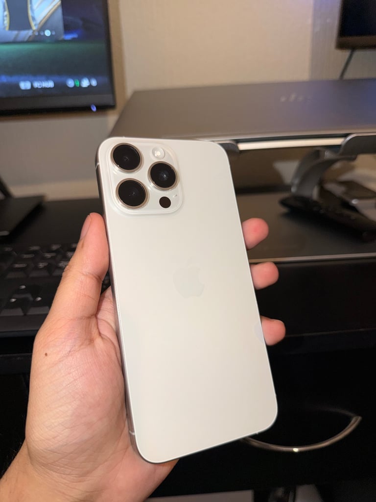 image for Iphone 15 pro max 256GB unlocked silver