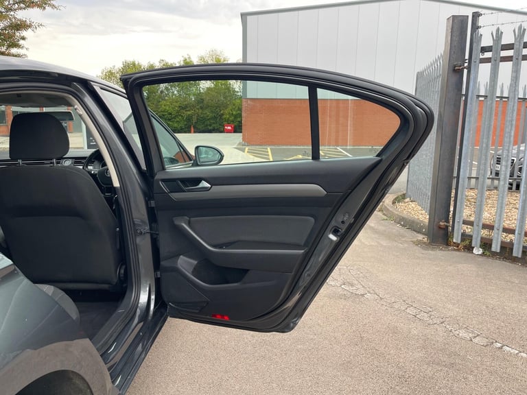 2015 Volkswagen Passat 1.6 TDI BlueMotion Tech S Euro 6 (s/s) 4dr SALOON Diesel Manual