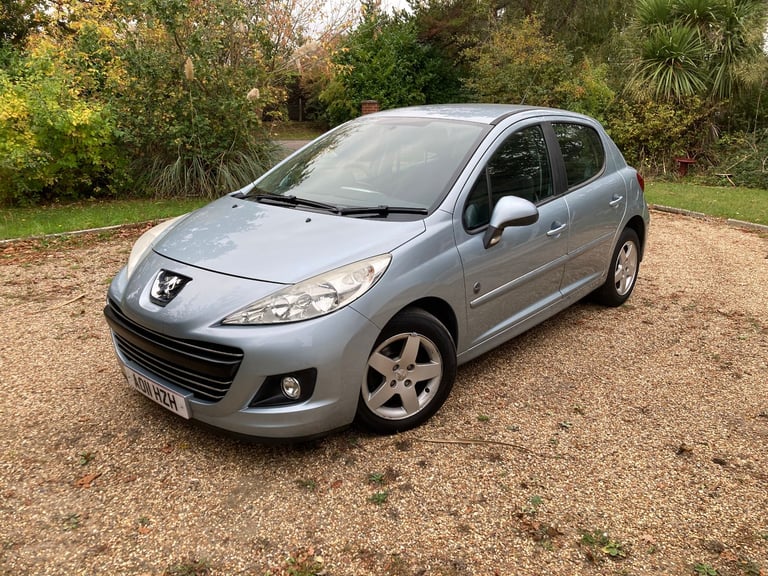 2011 PEUGEOT 207 1.4 VTi ENVY LOW MILAGE 5 DOOR HATCHABACK. LONG MOT CHEAP TAX.
