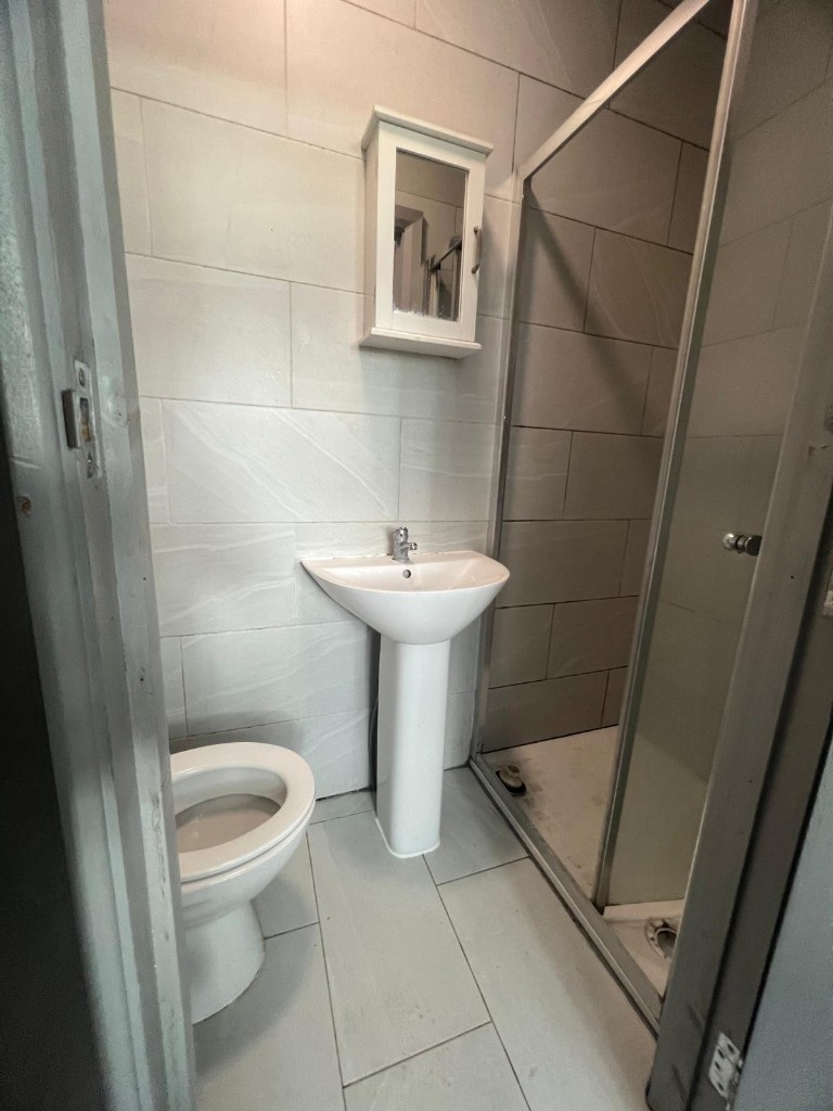 Studio Flat in Northolt UB5 4PQ 