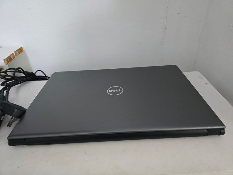 Fast Dell Vostro Laptop 15.6" display 8GB DDR4 RAM 128GB SSD Win 11 Pro