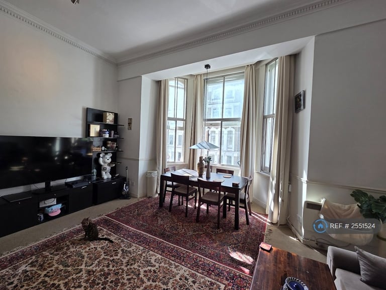 image for 1 bedroom flat in Redcliffe Square, London, SW10 (1 bed) (#2551524)
