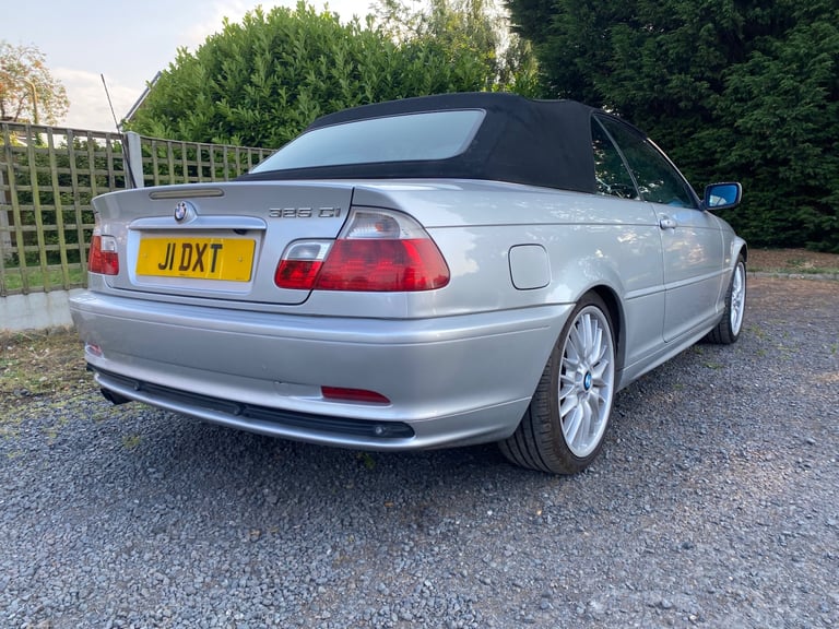 BMW 325i AUTOMATIC CONVERTIBLE 2003 (53)