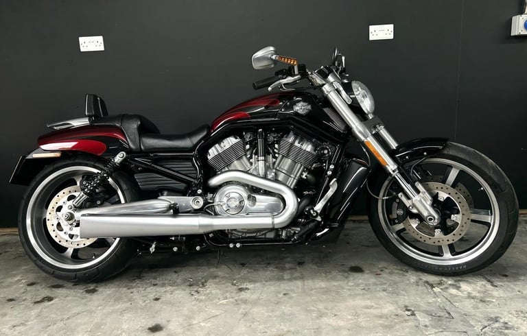 2015 15-PLATE HARLEY-DAVIDSON V-ROD MUSCLE VRSCF 1250cc ** JUST 5,062 MILES **