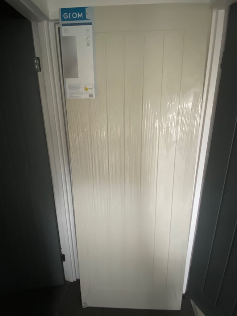Geom white cottage door 