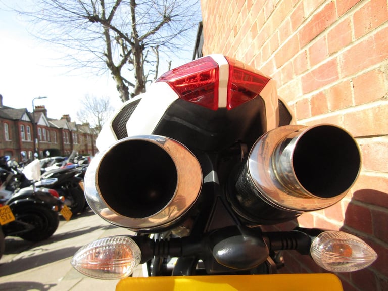 DUCATI 1198 S * PEARL WHITE * REDUCED * LOVELY BIKE * PLATE**EXTRAS**CARBON**