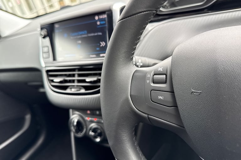 2019 Peugeot 208 1.2 PureTech Signature Euro 6 (s/s) 5dr Hatchback PETROL Manual