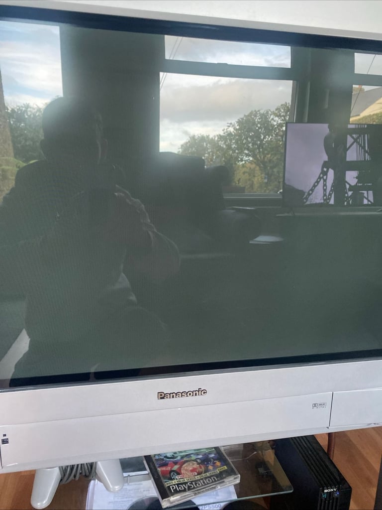 Panasonic Quintrix TX32PS500 CRT Retro Gaming TV with Surround Sound System and  Remote