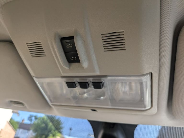 2012 62 LAND ROVER DISCOVERY 4 3.0 SD V6 HSE SUV 5DR DIESEL AUTO 4WD EURO 5 (255