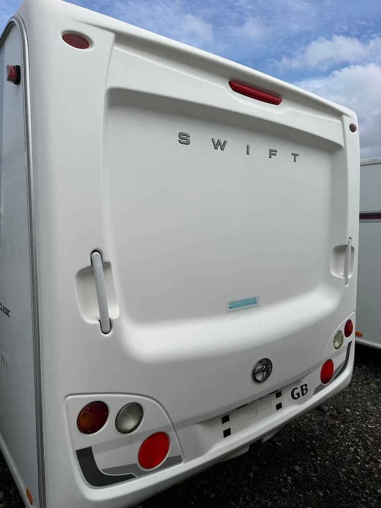 Swift Coastline Classic 550, 2010 4 Berth End Washroom.