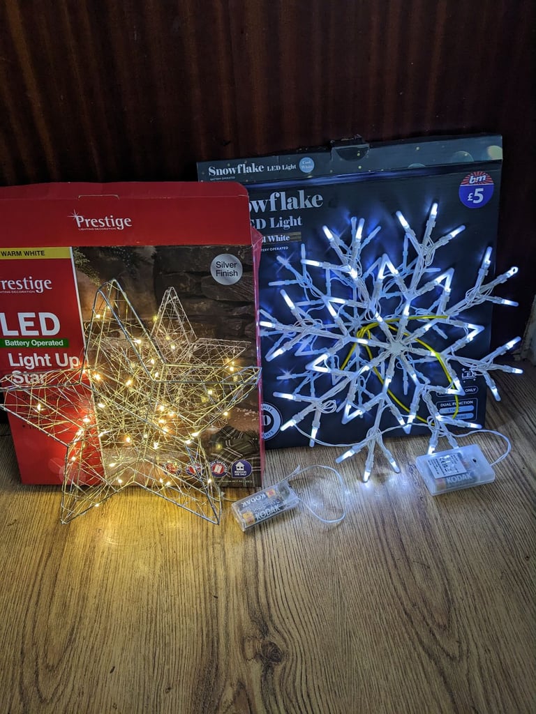 2 boxes of Christmas lights