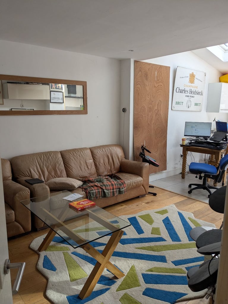 Room(s) for rent in whoberley with live in landlord
