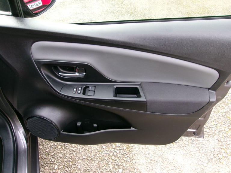 2015 Toyota Yaris 1.33 VVT-i Sport 5dr HATCHBACK PETROL Manual