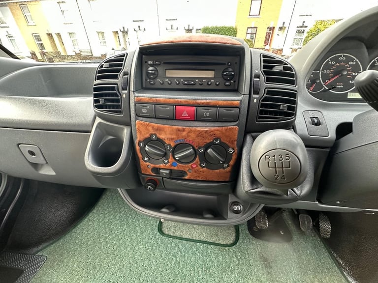 Auto-Sleepers Symbol 2 berth compact DIESEL MANUAL 2004/04