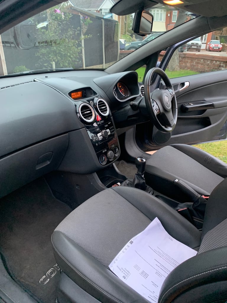 Vauxhall corsa 1.4 petrol , manual , 2008 - Image 11