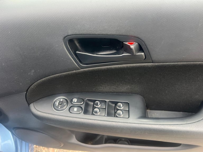 2011 Hyundai i30 1.6 CRDi Comfort 5dr HATCHBACK DIESEL Manual