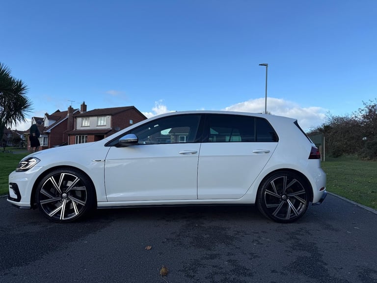 Volkswagen Golf " R " 310 BHP / D.S.G AUTO / 4 MOTION / NEW 19 INCH ALLOYS