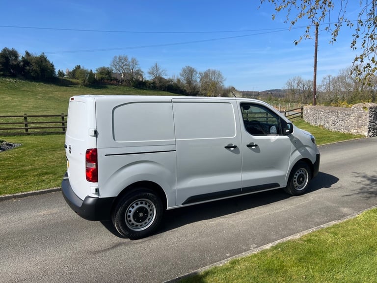 VAUXHALL VIVARO 1.5 TURBO D 120PS PRIME L1 SWB VAN 74 REG ONLY 41 MILES