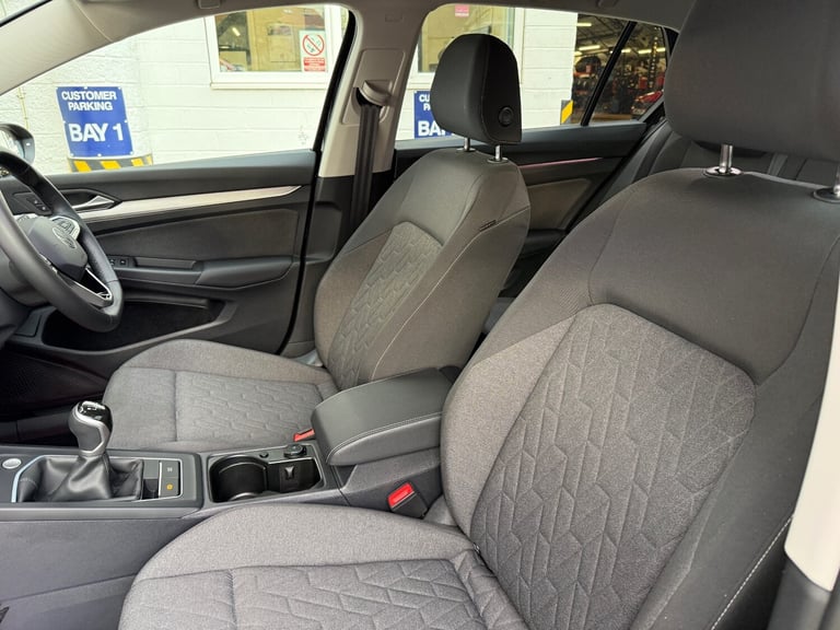 2025 Volkswagen Golf 1.5 TSI Match 5dr, UNDER 3300 MILES, MAY 2028 VOLKSWAGEN WARRANTY HATCHBACK ...