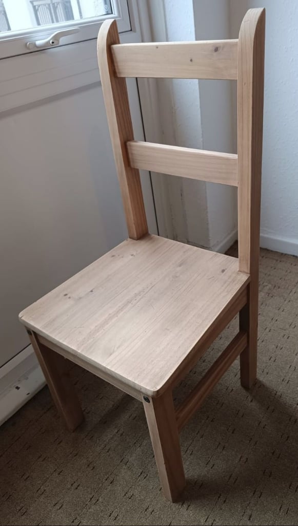 4 Wooden Chairs