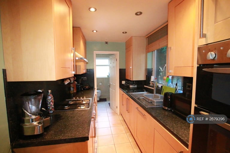 3 bedroom house in Blenheim Gardens, Reading, RG1 (3 bed) (#2679396)