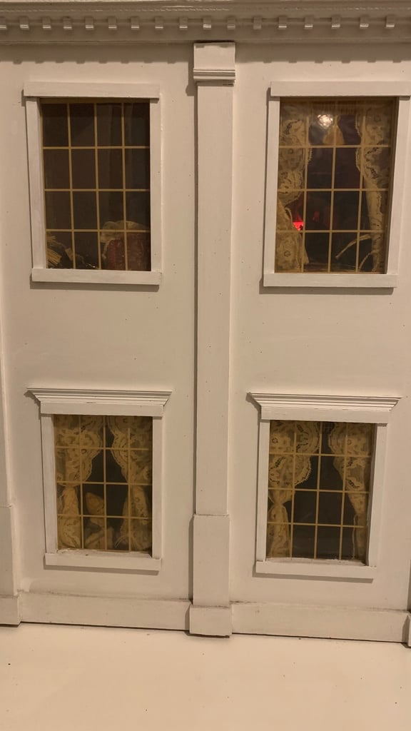 Lovely unique collectible wooden dolls house (1/12th scale), with lighting and contents 