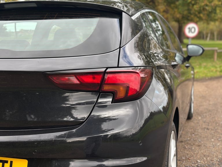 2017 Vauxhall Astra 1.4T 16V 150 SRi Nav 5dr Auto HATCHBACK Petrol Automatic