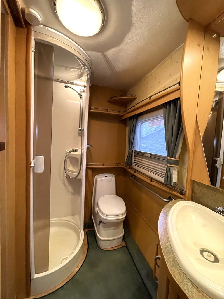2005 ABBEY VOGUE GTS 416 4 BERTH CARAVAN, END BATHROOM WITH MOTOR MOVER & AWNING