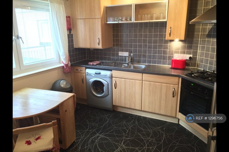 2 bedroom flat in Shaw Crescent, Aberdeen, AB25 (2 bed) (#1296756)