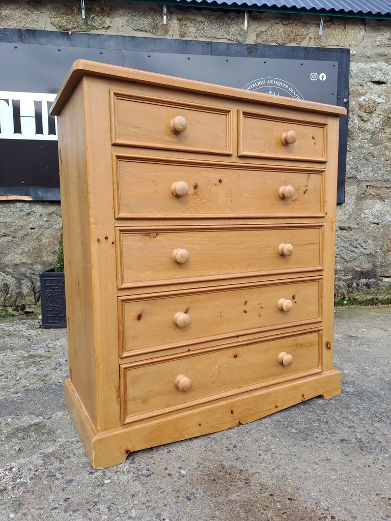 Large Traditional Chest of Pine Drawers