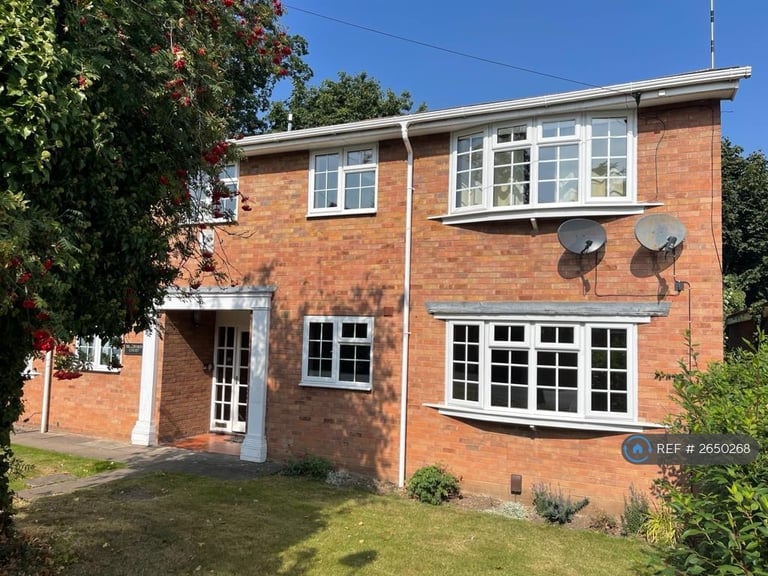 1 bedroom flat in Bradford Court, Leamington Spa, CV31 (1 bed) (#2650268)