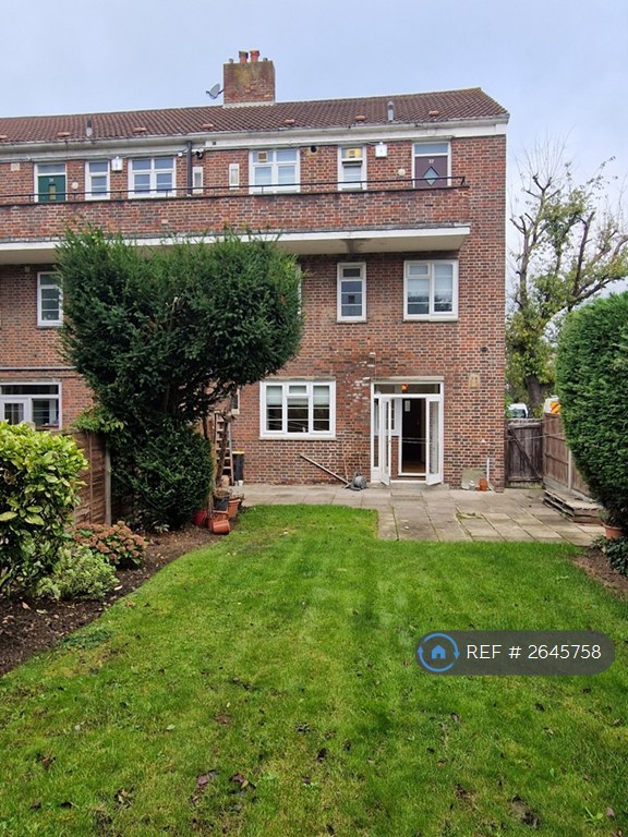 3 bedroom flat in Melford Court, London, SE22 (3 bed) (#2645758)